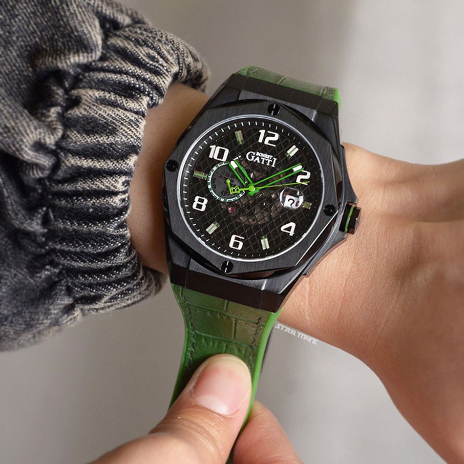 布加迪 | 宇宙系列 BG8701-B4 | 綠色 黑框  皮革+橡膠錶帶 自動上鍊機械腕錶 45mm實戴細節