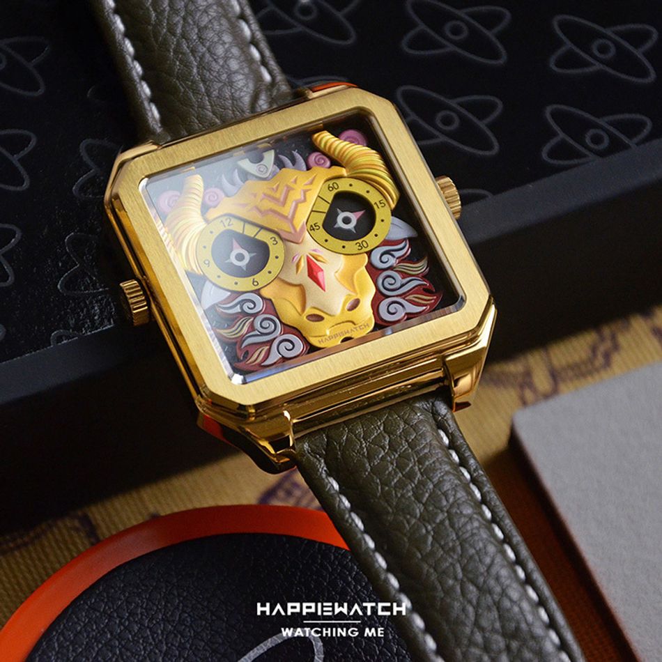 HappieWatch ｜設計師品牌 小怪獸腕錶 H104F3SNV03ZH｜立體金牛 方形金框 皮帶/矽膠手錶套組 42mm左側錶面細節