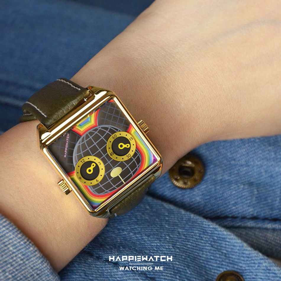 HappieWatch｜設計師品牌 小怪獸腕錶 H104LMSKV03ZH｜立體Qee聯名熊 方形金框 皮帶/矽膠手錶套組 36mm配戴細節