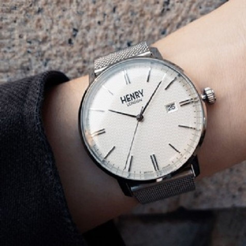 HENRY LONDON | HL40-M-0373 | 米白紋路面銀框銀色米蘭帶腕錶實戴細節