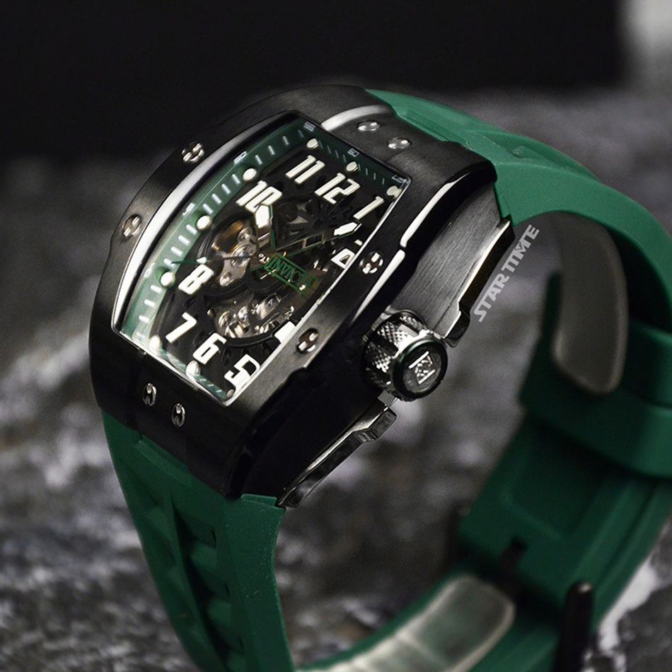 INVICTA ｜S1 Rally Store Exclusive 44890｜黑面 軍綠色矽膠錶帶 酒桶造型 自動上鍊機械錶右側細節