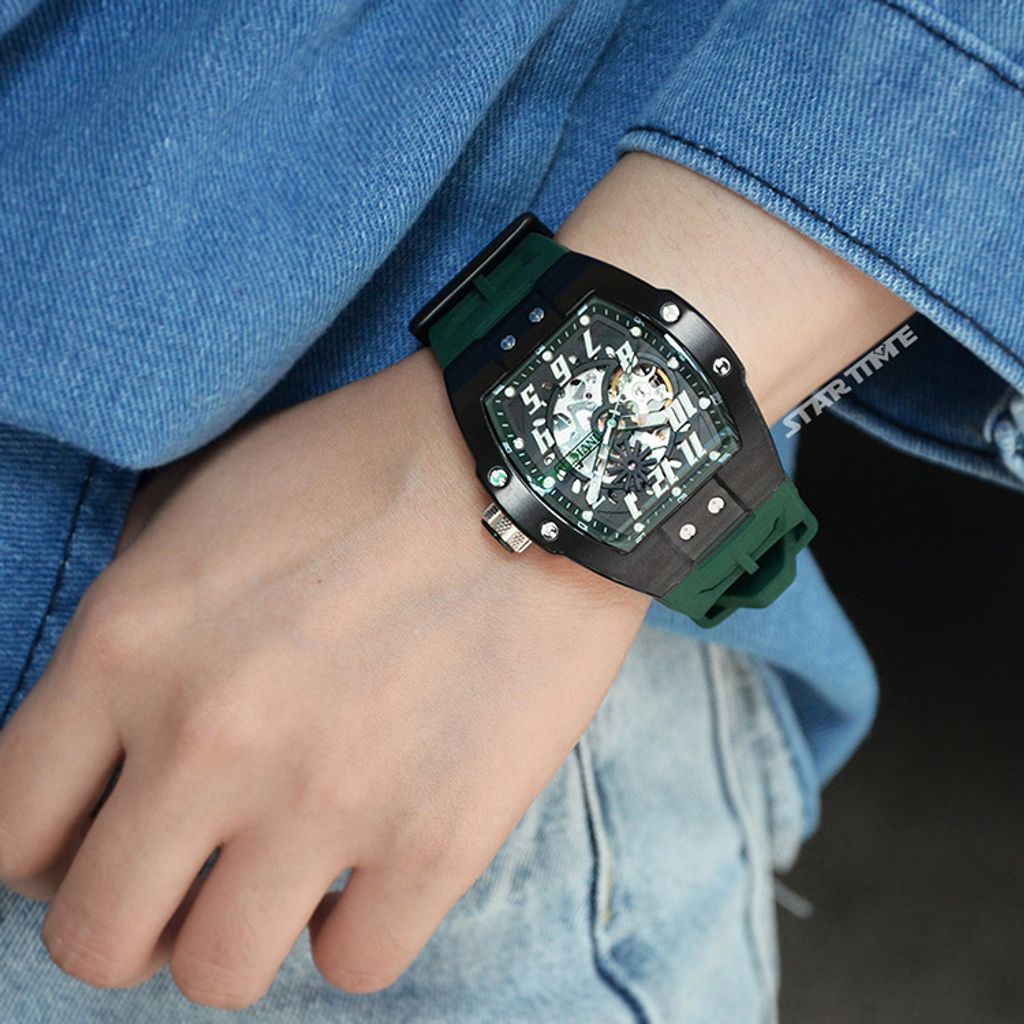 INVICTA ｜S1 Rally Store Exclusive 44890｜黑面 軍綠色矽膠錶帶 酒桶造型 自動上鍊機械錶實戴展示