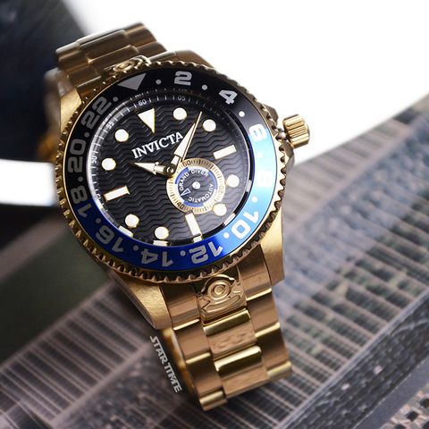 INVICTA ｜Pro Diver 47298｜ 黑面 黑藍框 金色不鏽鋼錶帶 小秒盤 自動上鍊機械錶側面展示