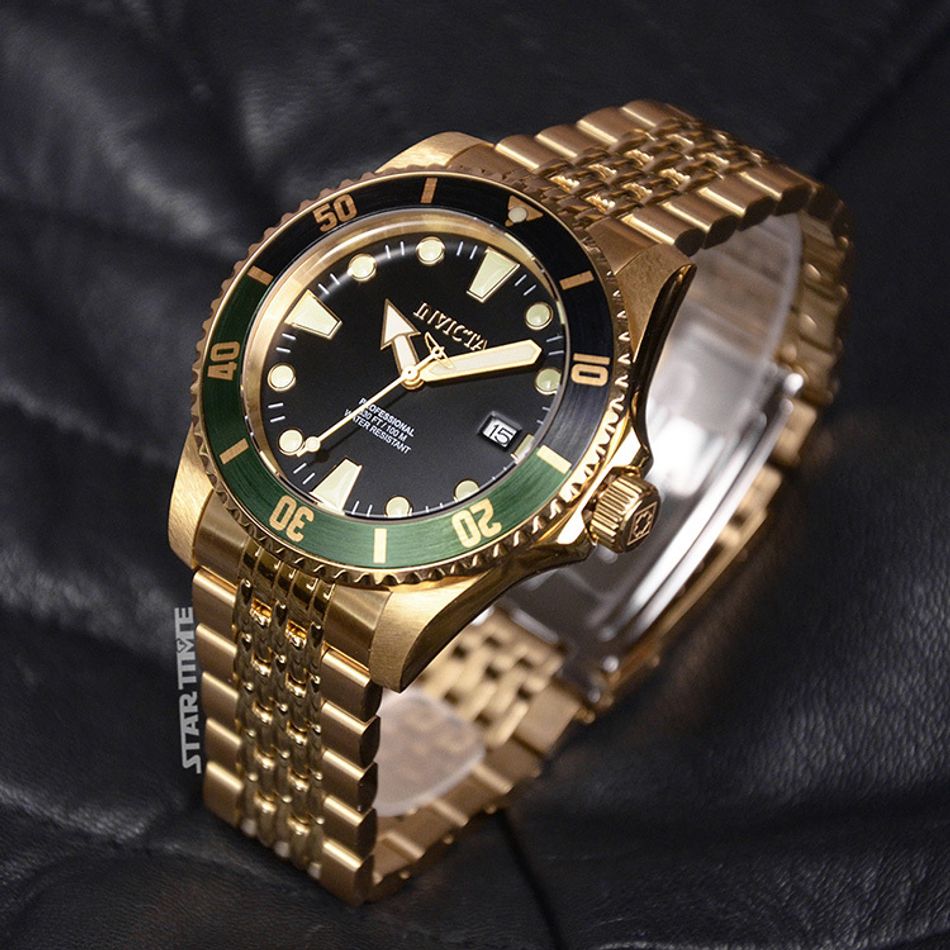 INVICTA ｜Pro Diver 39763｜黑面黑綠框 金色不鏽鋼錶帶 自動上鍊機械錶右側展示