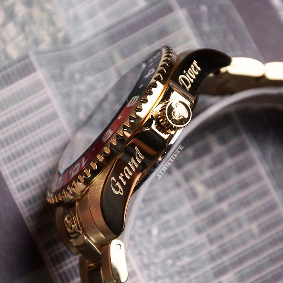 INVICTA ｜Pro Diver 47304｜黑面紅黑框 金色不鏽鋼錶帶 兩眼小秒盤 自動上鍊機械錶側面展示