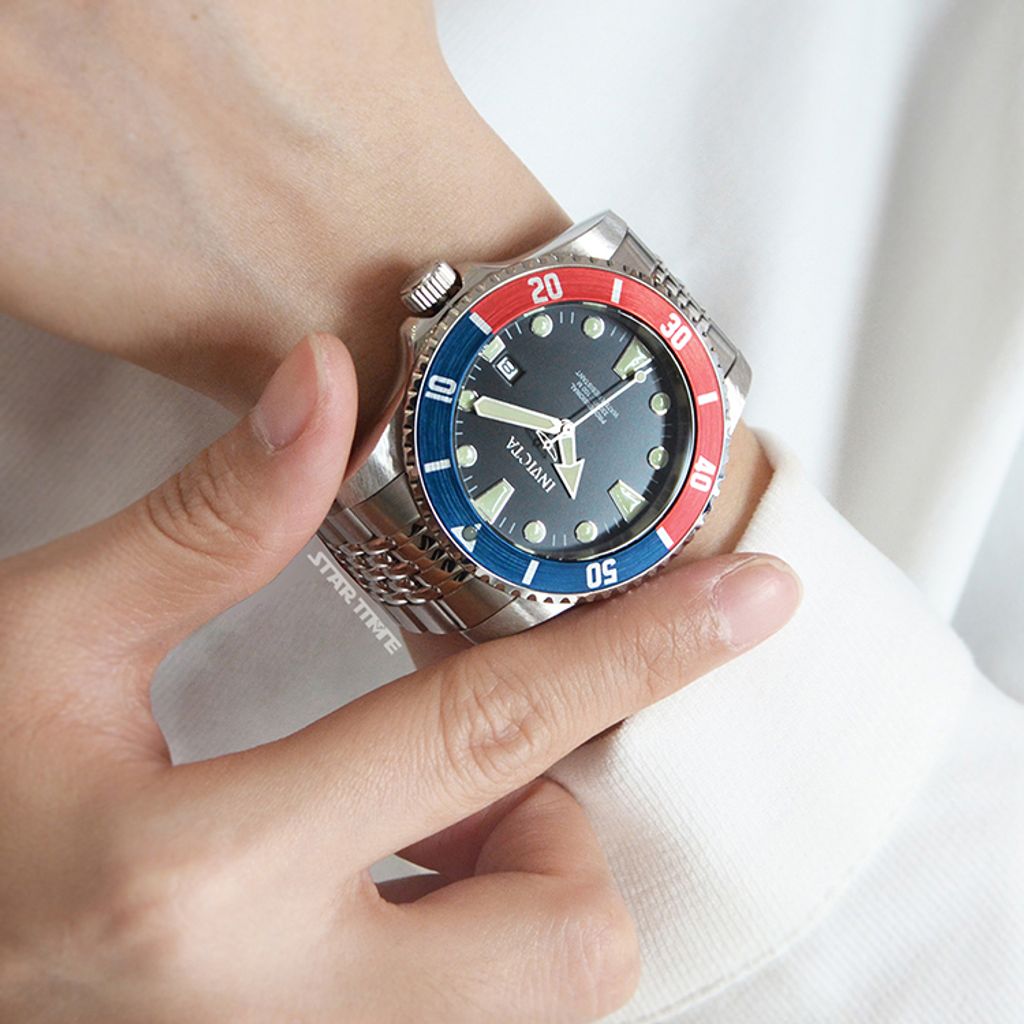 INVICTA ｜Pro Diver 39751 ｜ 黑面紅藍框 銀色不鏽鋼錶帶 自動上鍊機械錶實戴展示