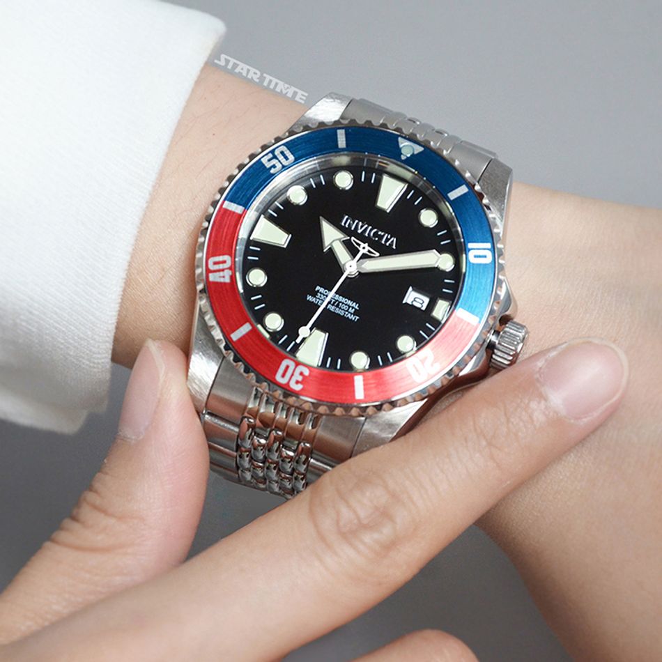 INVICTA ｜Pro Diver 39751 ｜ 黑面紅藍框 銀色不鏽鋼錶帶 自動上鍊機械錶實戴細節