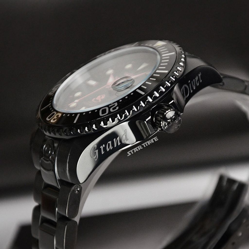 INVICTA ｜Pro Diver 28685｜黑面 紅色指針 黑色不鏽鋼錶帶 自動上鍊機械錶側面展示