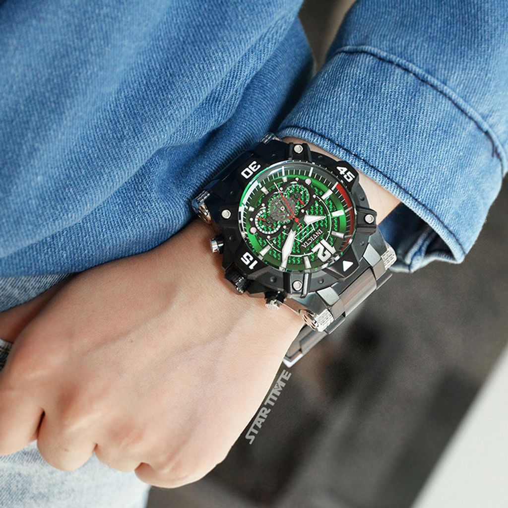 INVICTA ｜Aviator 40487｜三眼計時 綠面 黑色不鏽鋼錶帶 石英錶實戴細節