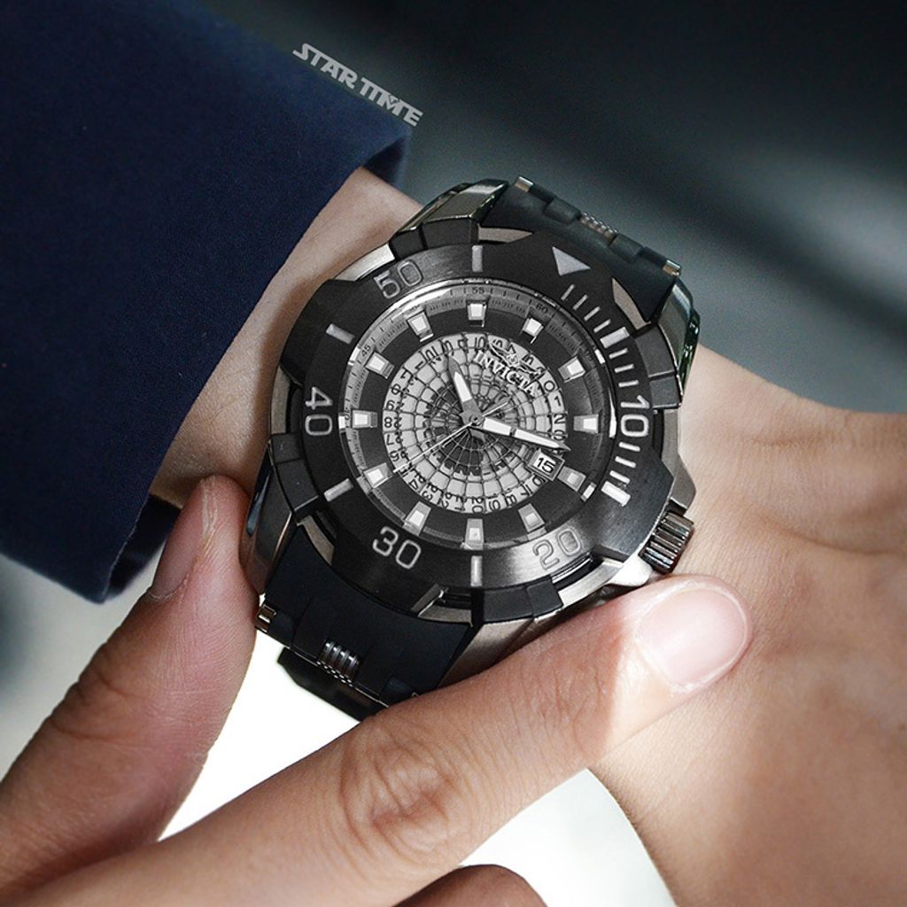 INVICTA ｜Sea Spider系列 44132｜黑色系 蜘蛛網造型錶盤 黑色PU+不鏽鋼拼接錶帶 男錶實戴細節