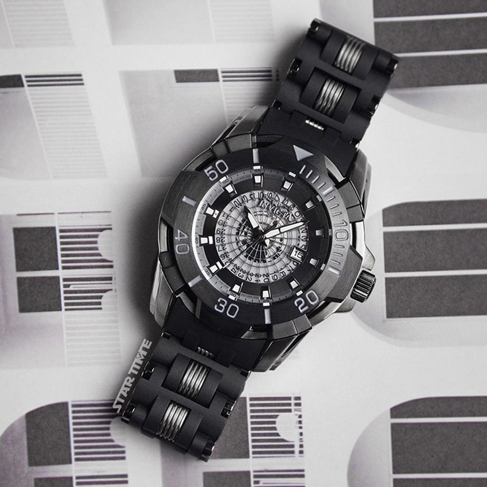 INVICTA ｜Sea Spider系列 44132｜黑色系 蜘蛛網造型錶盤 黑色PU+不鏽鋼拼接錶帶 男錶正面展示