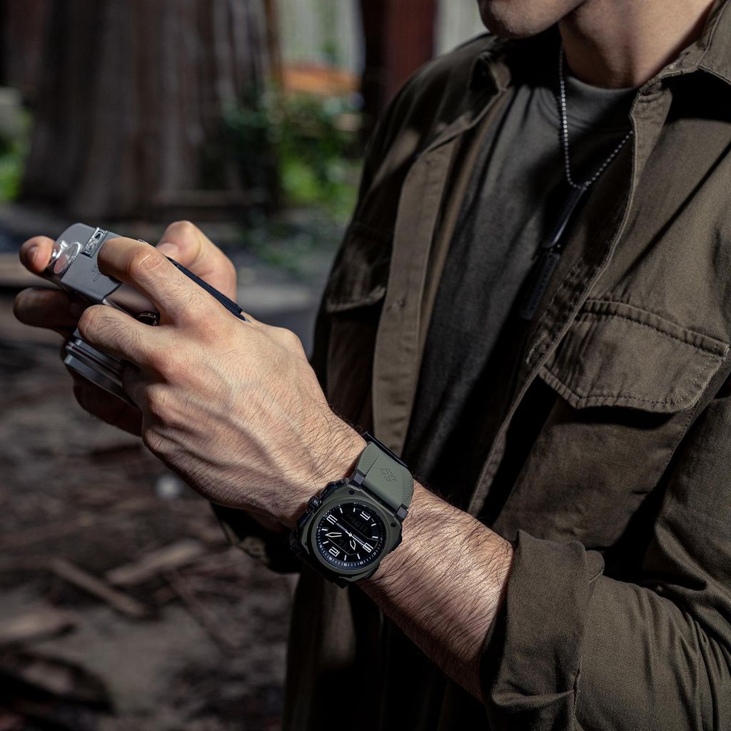 INF4NTRY | REVO47-AD01-GN | 方殼腕錶 機械鏤空 男錶實戴展示