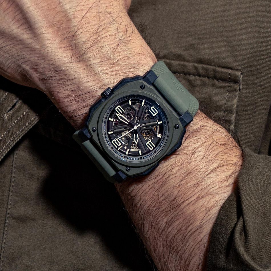 INF4NTRY | REVO47-SKL01-GN | 綠色方殼腕錶 機械鏤空 男錶實戴細節