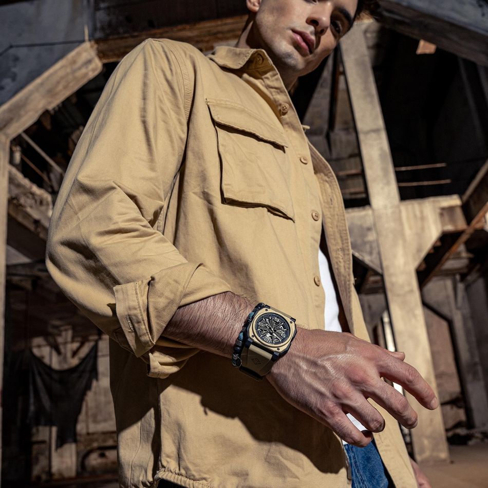 INF4NTRY | REVO47-SKL01-SD | 卡其色方殼腕錶 機械鏤空 男錶實戴效果