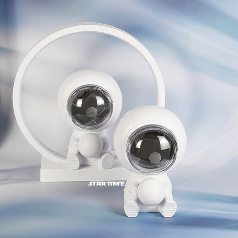 上鍊盒 | ZYT-001-1 | 太空人機械自動上鍊盒 造型LED氣氛燈款 手錶旋轉盒 搖錶器 1入 正面展示