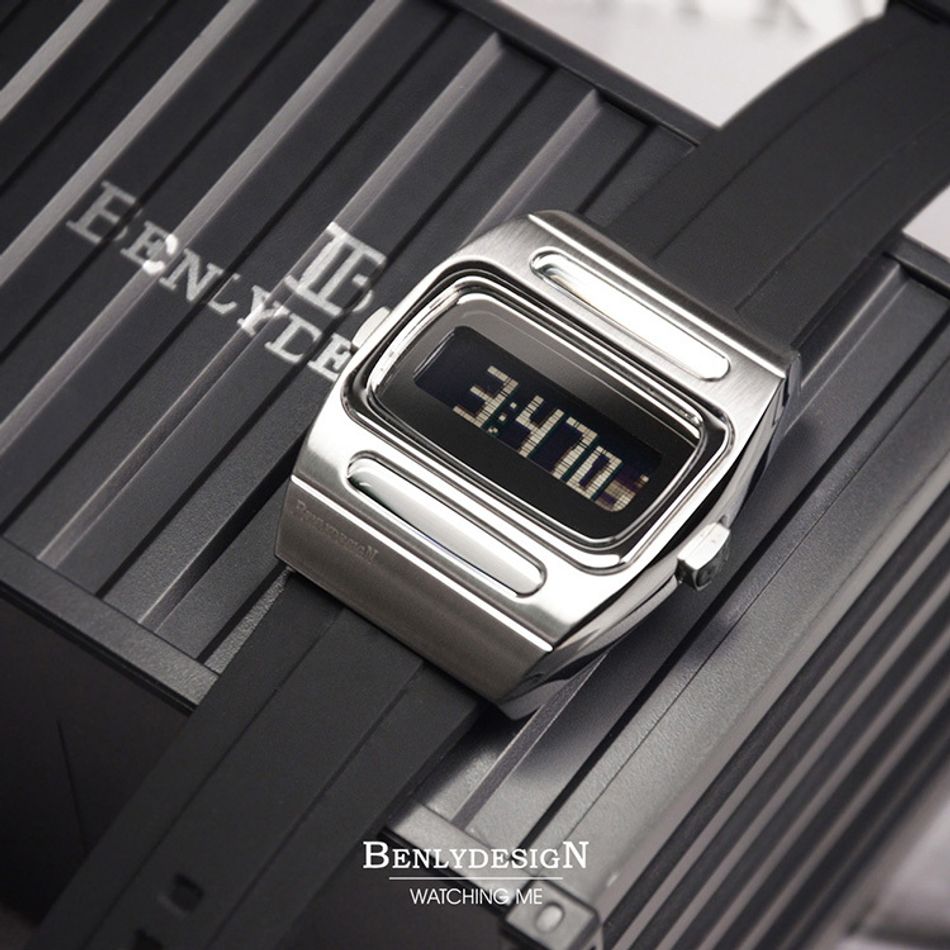 Benlydesign | G100系列 G100S-B | 銀色不鏽鋼太陽能多功能電子錶 黑色矽膠錶帶側面