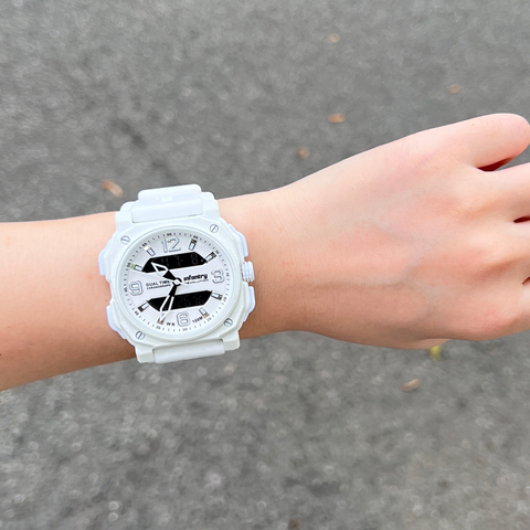 INF4NTRY |  REVO-AD-42WHT |  白色指針 白色方殼腕錶 雙顯式設計 女錶 實戴展示