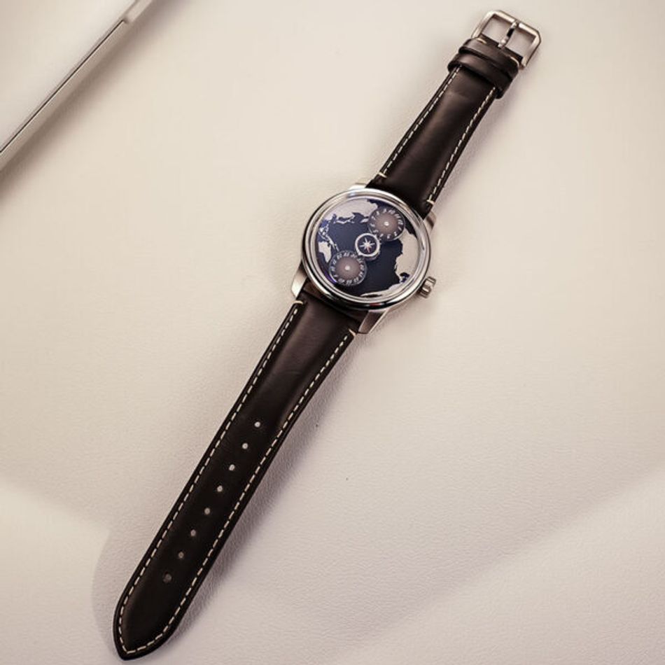 OBLVLO｜OBL-JM-EARTH-YBB｜銀框黑面 地球 指南針 夜光鏤空機械腕錶 黑色皮革錶帶 男錶平攤展示