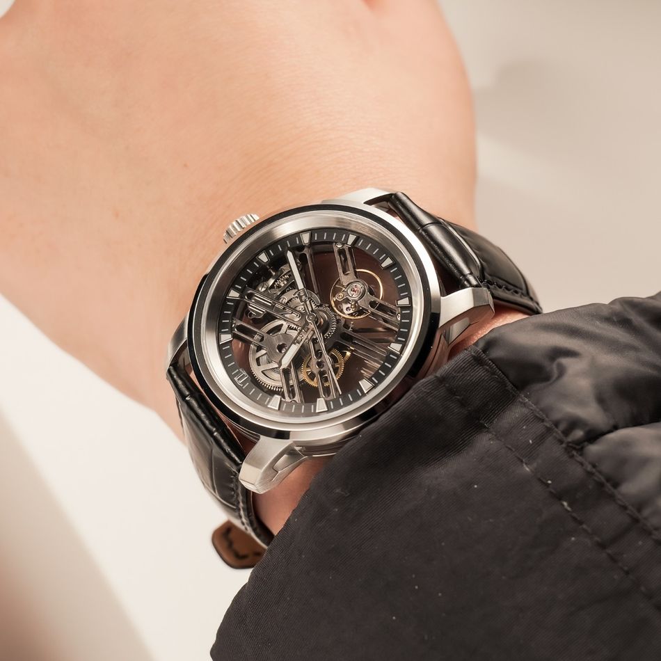 OBLVLO｜OBL-KM-YBBL｜銀框 鏤空機械腕錶 黑色皮革錶帶 男錶錶面細節