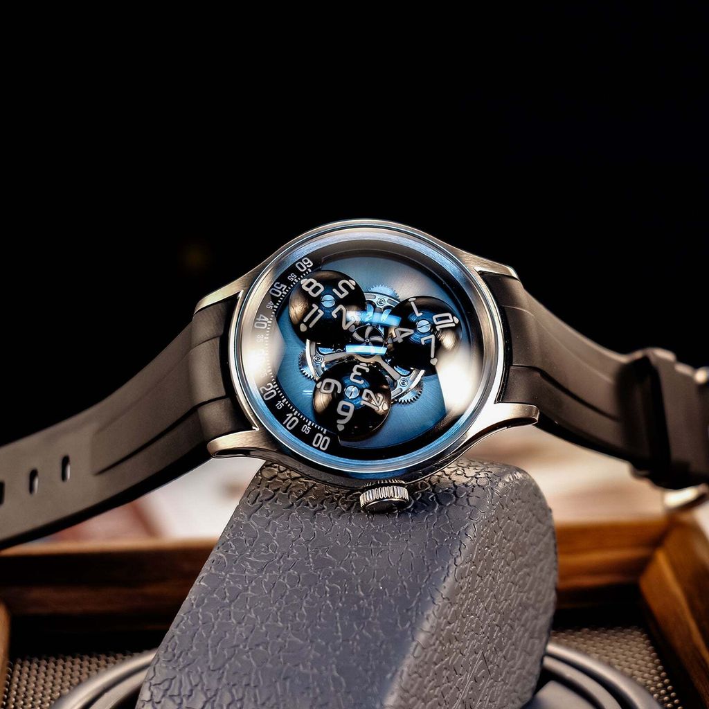 OBLVLO｜BLM-TRISOME-PSBR｜機械腕錶 黑色橡膠錶帶 科技感夜光男錶 橫躺展示