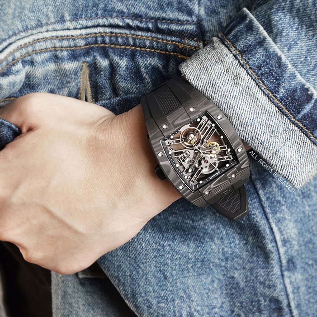 OBLVLO｜EM-ST-BBBB｜黑色系 碳纖維酒桶造型鏤空機械腕錶 橡膠錶帶實戴細節