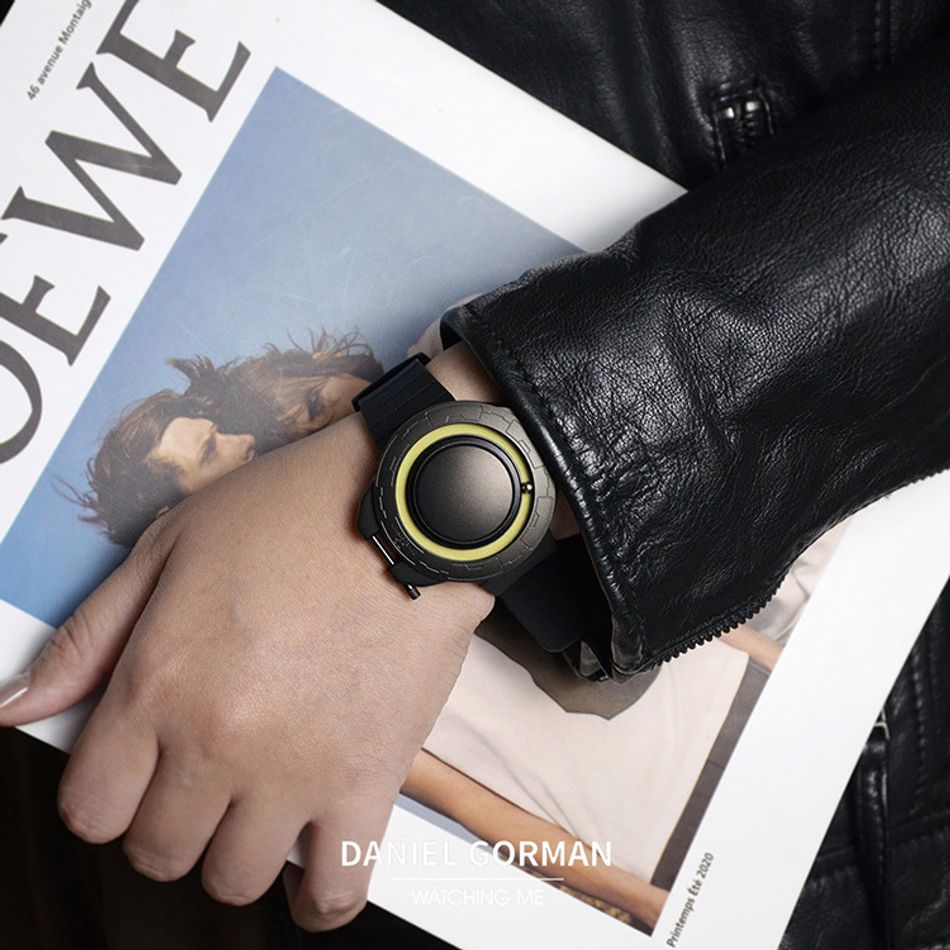 DANIEL GORMAN ｜DG0133KG｜黑+綠 磁吸指針 滑蓋宇宙太空船造型 矽膠錶帶實戴展示