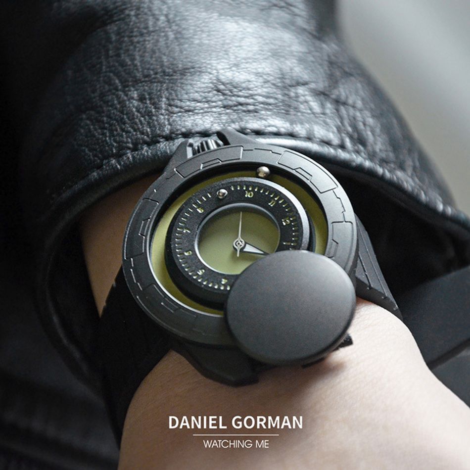 DANIEL GORMAN ｜DG0133KG｜黑+綠 磁吸指針 滑蓋宇宙太空船造型 矽膠錶帶實戴細節