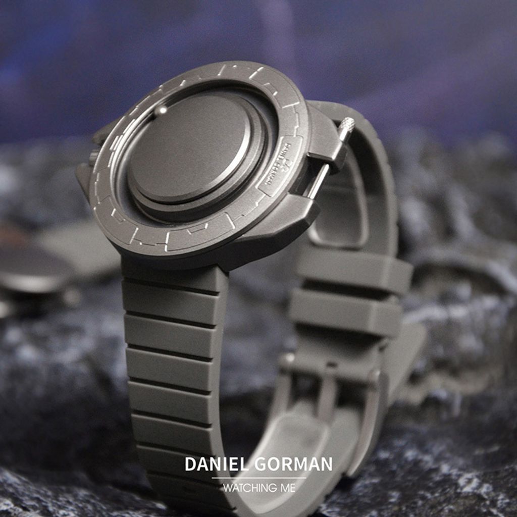 DANIEL GORMAN ｜DG0133SK｜灰+黑 磁吸指針 滑蓋宇宙太空船造型 矽膠錶帶 右側展示