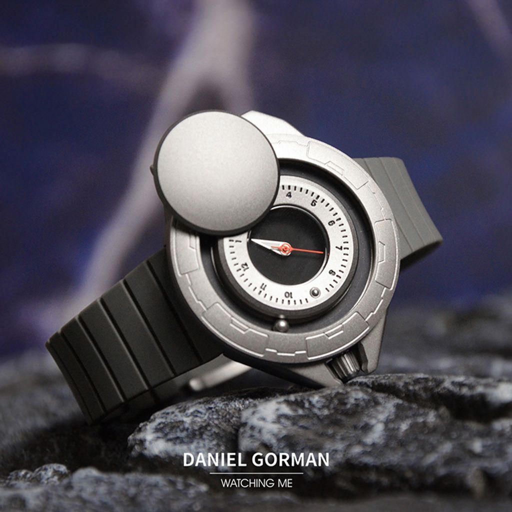 DANIEL GORMAN ｜DG0133SK｜灰+黑 磁吸指針 滑蓋宇宙太空船造型 矽膠錶帶上蓋示意