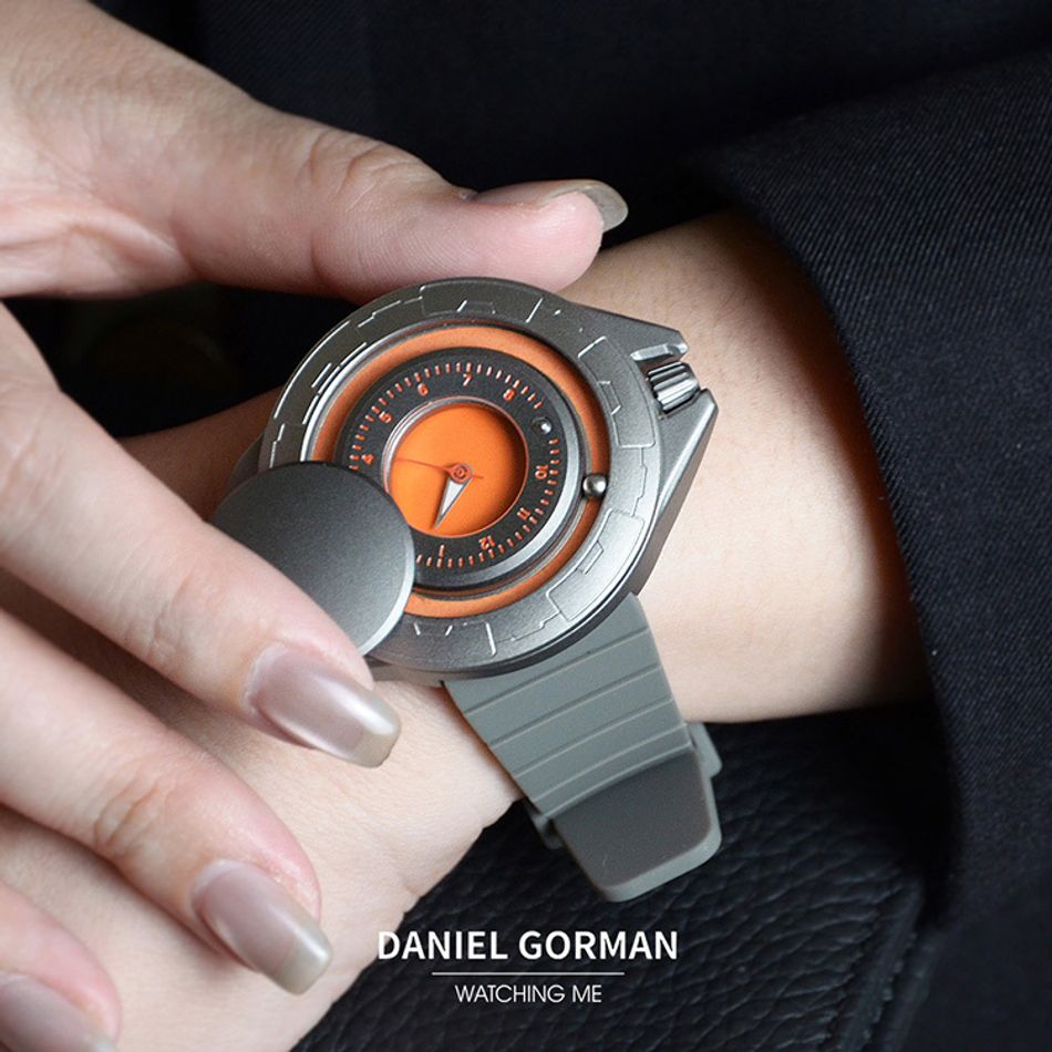 DANIEL GORMAN ｜DG0133SY｜灰+橘 磁吸指針 滑蓋宇宙太空船造型 矽膠錶帶實帶細節