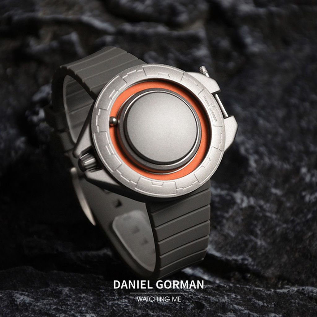 DANIEL GORMAN ｜DG0133SY｜灰+橘 磁吸指針 滑蓋宇宙太空船造型 矽膠錶帶上蓋展示