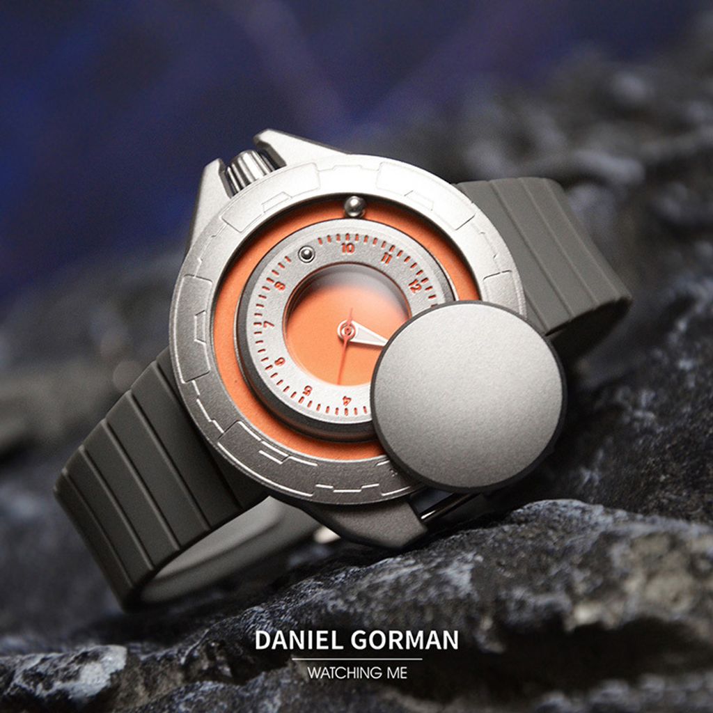 DANIEL GORMAN ｜DG0133SY｜灰+橘 磁吸指針 滑蓋宇宙太空船造型 矽膠錶帶橫躺展示