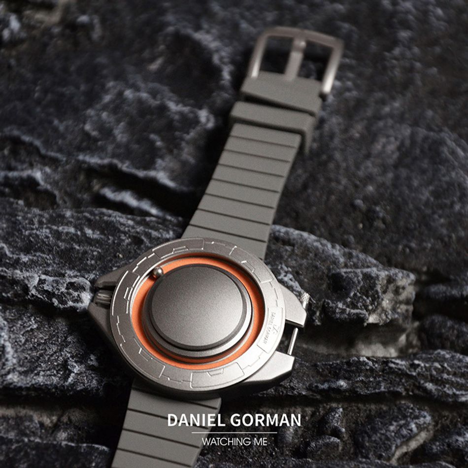 DANIEL GORMAN ｜DG0133SY｜灰+橘 磁吸指針 滑蓋宇宙太空船造型 矽膠錶帶平攤展示