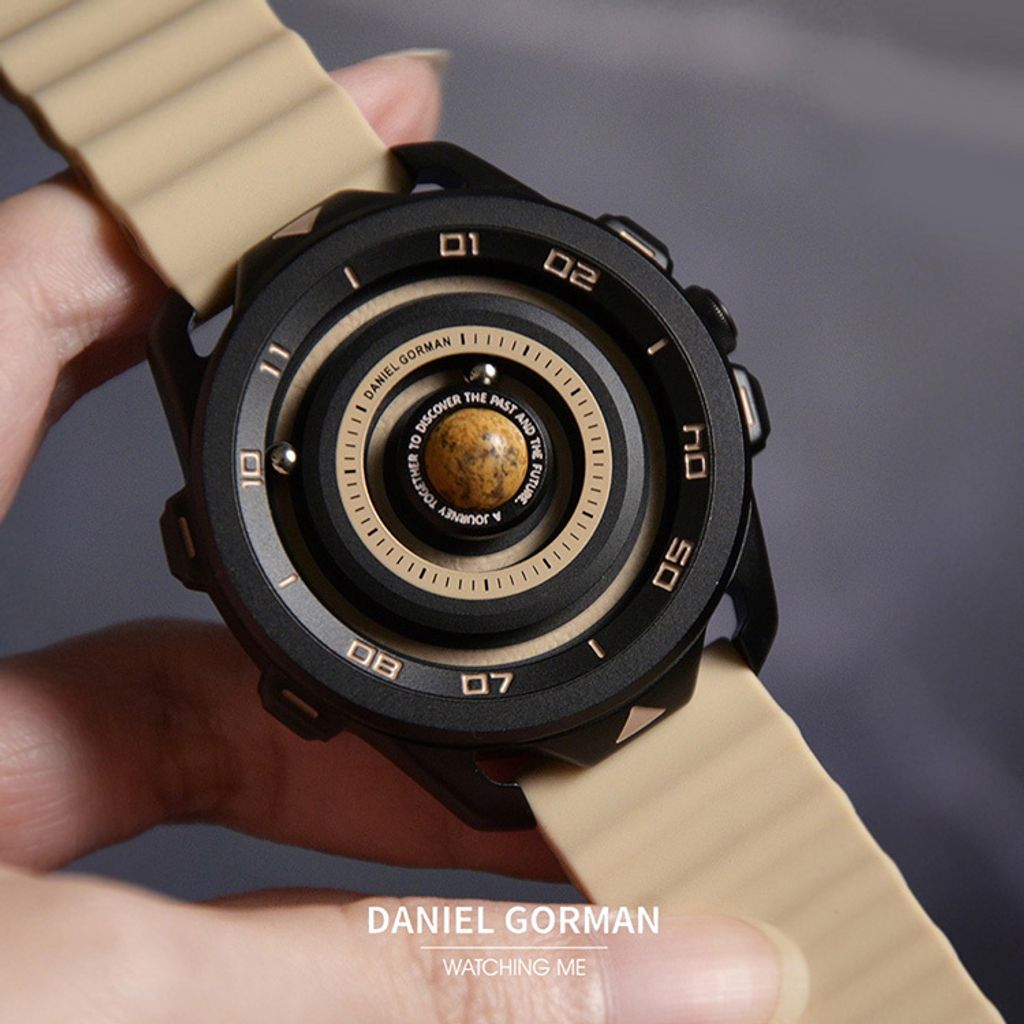 DANIEL GORMAN ｜萬有引力系列 DG0525KB ｜土星款 磁吸指針 黑色框 卡其色矽膠錶帶錶面細節