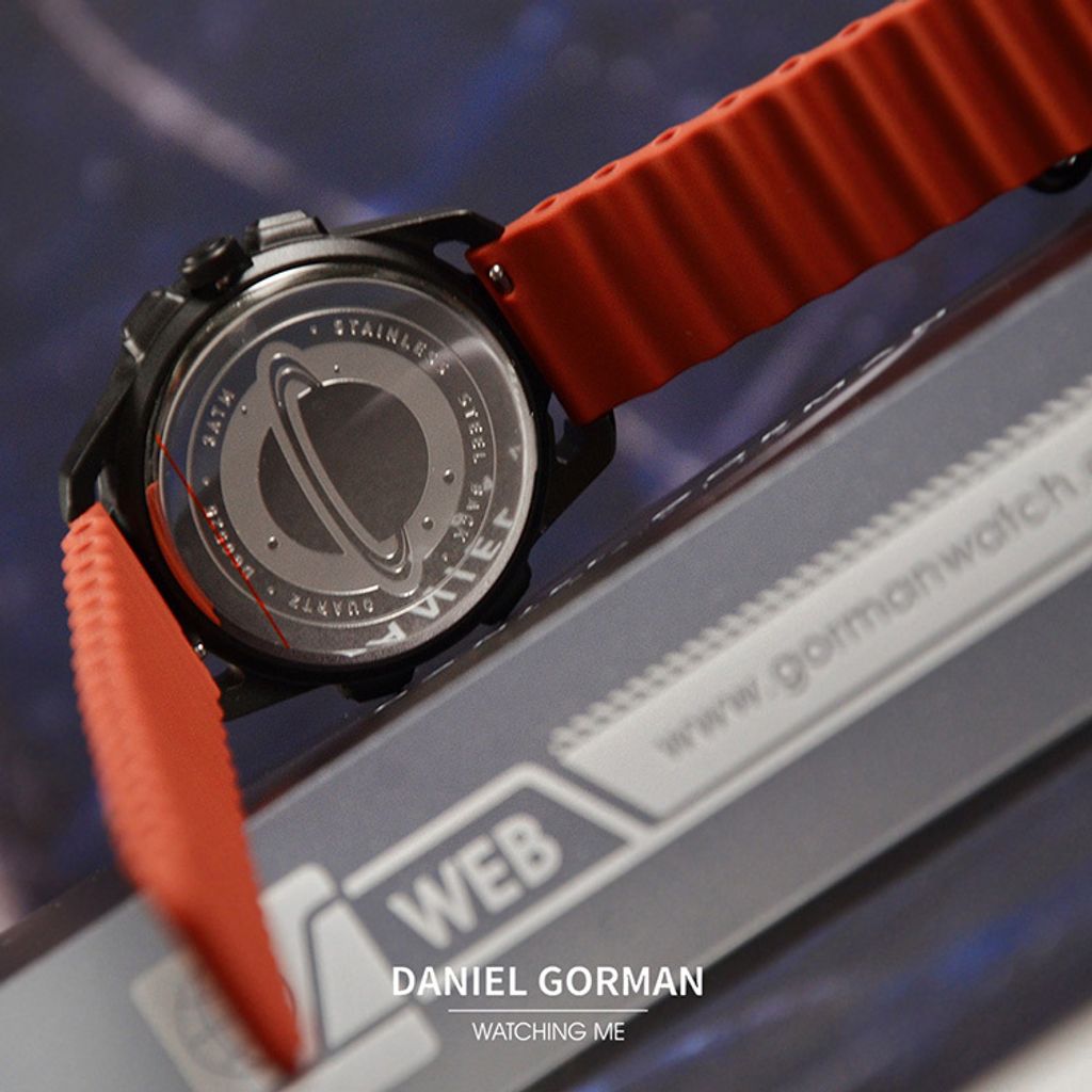 DANIEL GORMAN ｜萬有引力系列 DG0525KR｜火星款 磁吸指針 黑色框 紅色矽膠錶帶 背面
