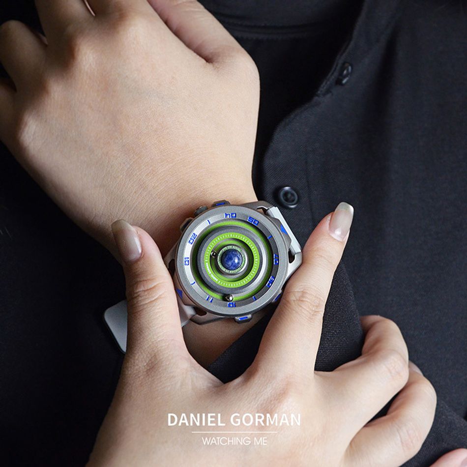 DANIEL GORMAN ｜萬有引力系列 DG0525KS ｜地球款 灰銀框 灰色矽膠錶帶實帶細節