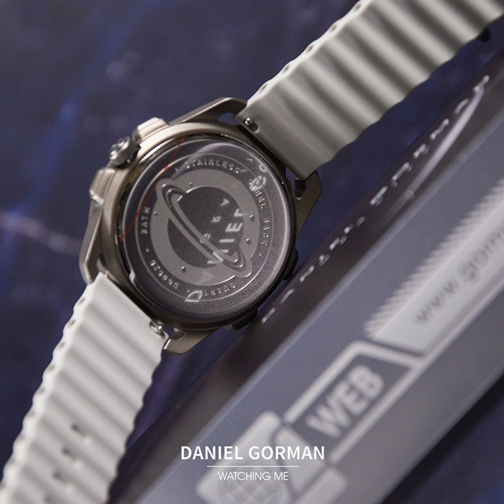 DANIEL GORMAN ｜萬有引力系列 DG0525KS ｜地球款 灰銀框 灰色矽膠錶帶背面