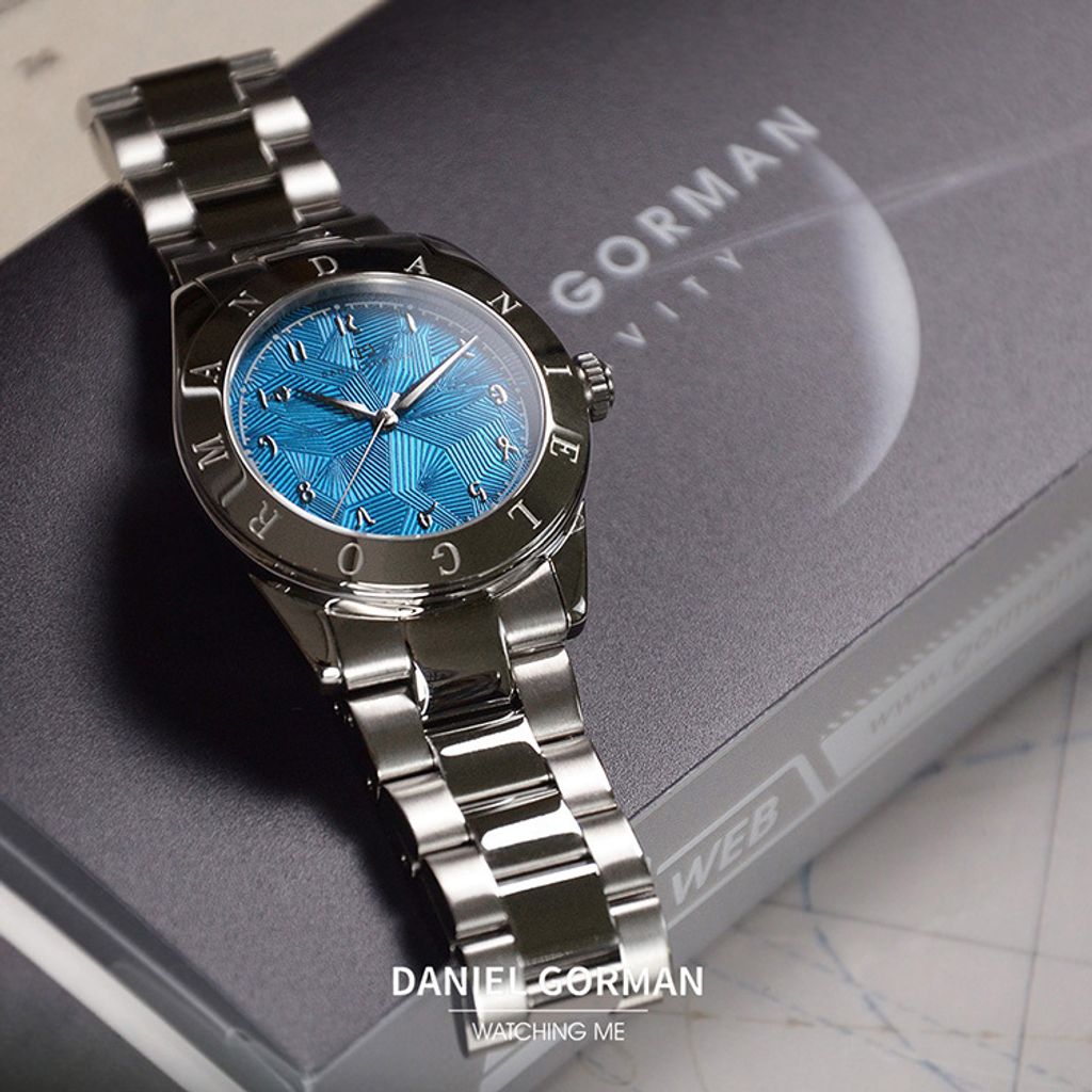 DANIEL GORMAN ｜多巴胺系列 DG9036SU｜銀框藍面 不規則紋路 銀色不鏽鋼錶帶正面展示
