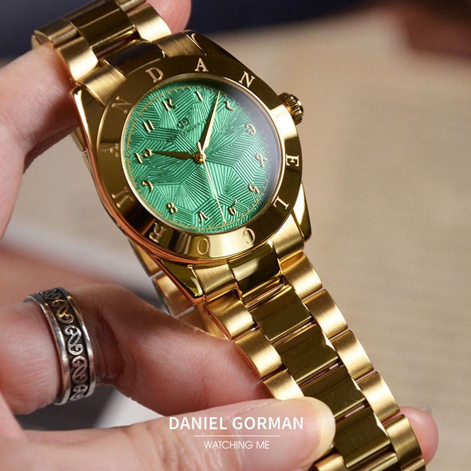 DANIEL GORMAN ｜多巴胺系列 DG9036YG｜金框綠面 不規則紋路 金色不鏽鋼錶帶錶面細節