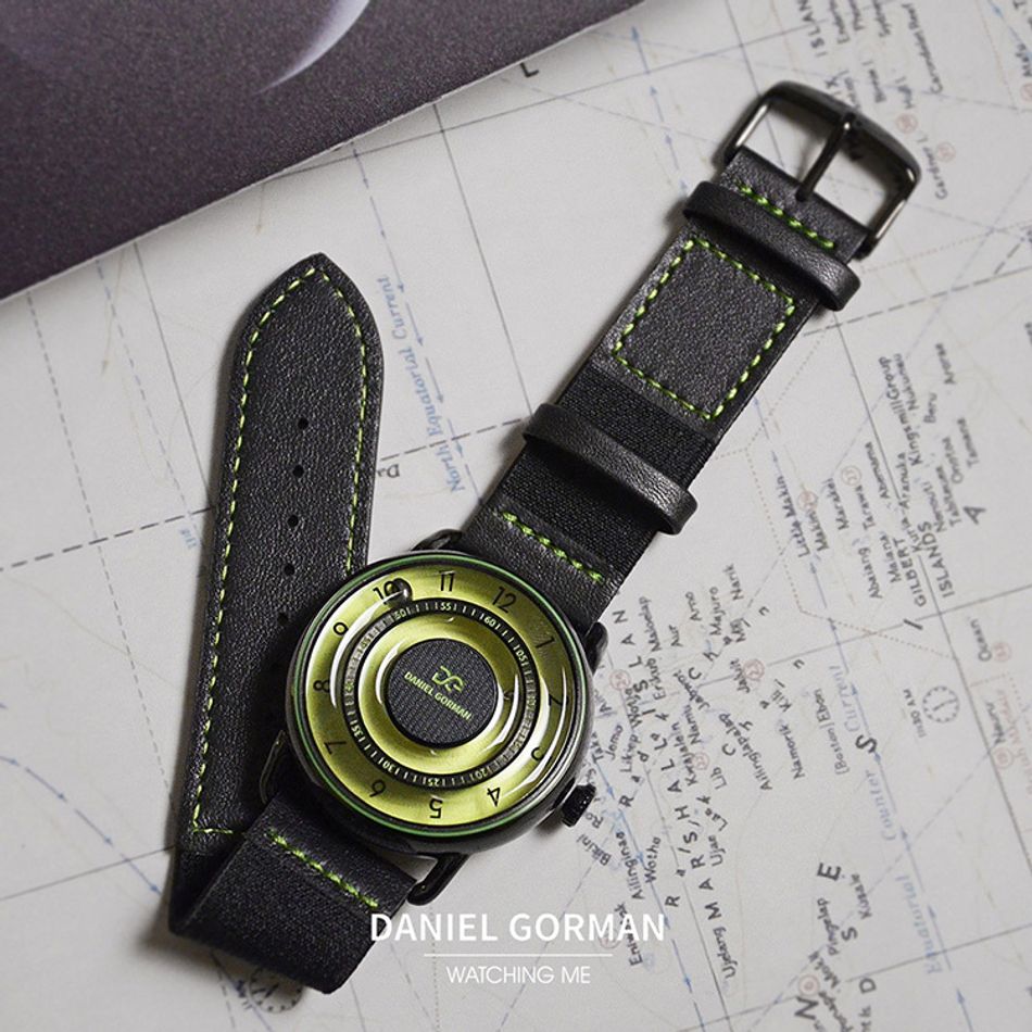 DANIEL GORMAN ｜DGY000KG｜綠色透明面 磁吸指針 黑色框 黑色鬆緊+皮革錶帶錶帶展示