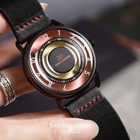DANIEL GORMAN ｜DGY000KP｜粉黃色透明面 磁吸指針 黑色框 黑色鬆緊+皮革錶帶錶面細節