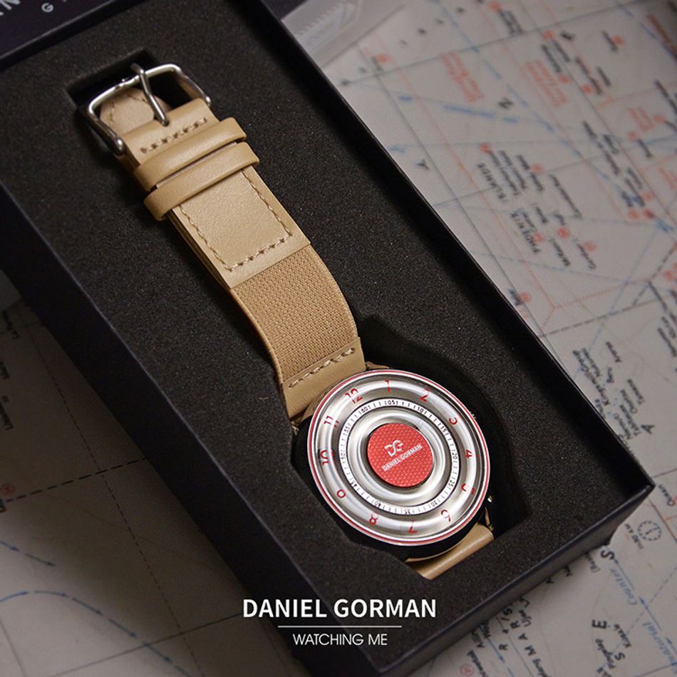DANIEL GORMAN ｜DGY000RW｜白色透明面 紅色刻度 磁吸指針 銀色框 卡其色鬆緊+皮革錶帶盒裝展示
