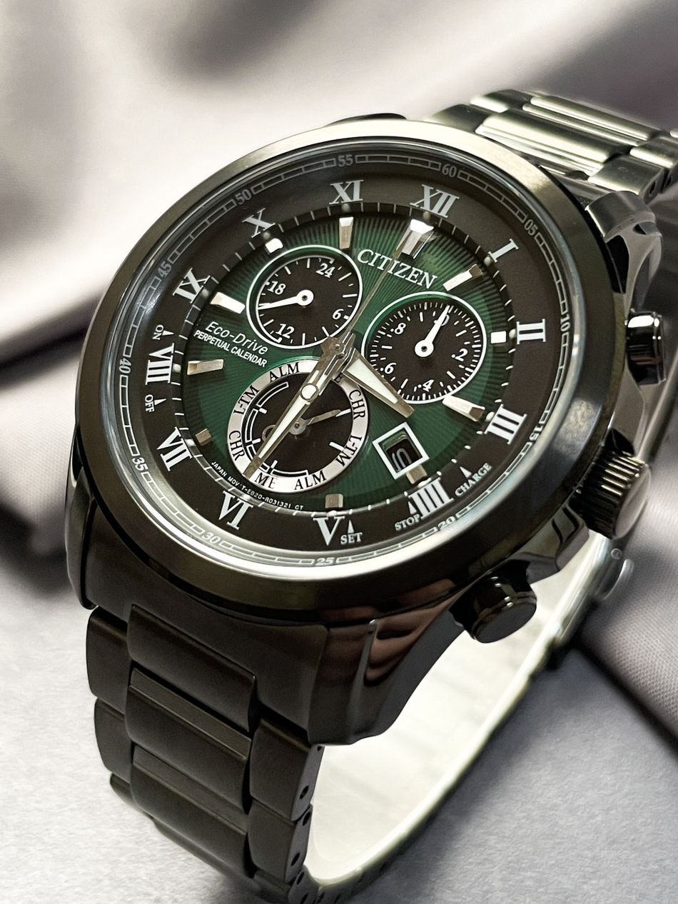 CITIZEN星辰 | GENT'S系列 BL5547-89X | 萬年曆 黑色框墨綠色面 光動能三眼計時腕錶錶面細節