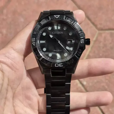 CITIZEN星辰 | AW1855-52E | 波浪紋錶盤 全黑 男錶 光動能錶 42mm實體展示