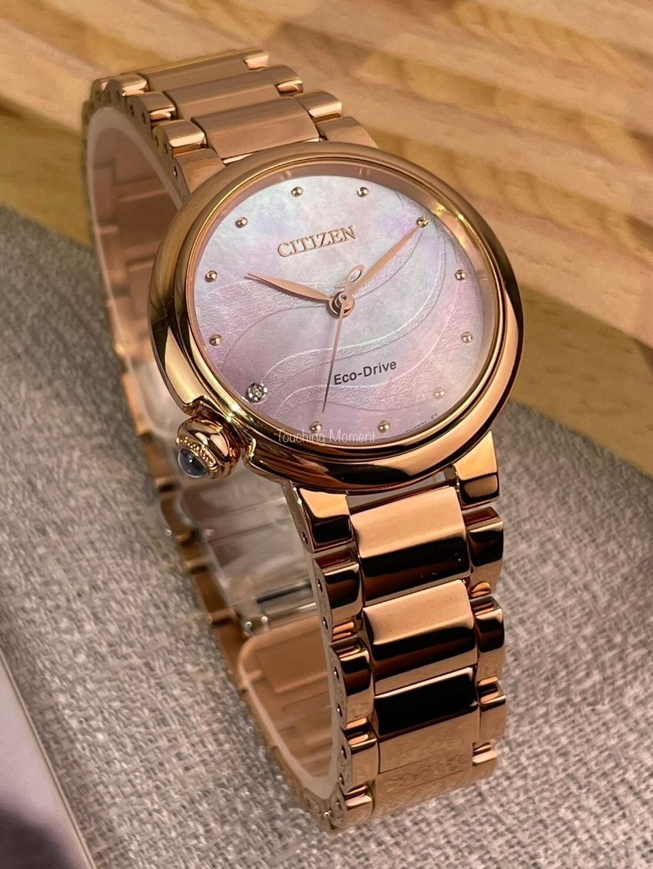 CITIZEN 星辰 | L系列 EM0912-84Y | 流沙光動能女錶 側面展示