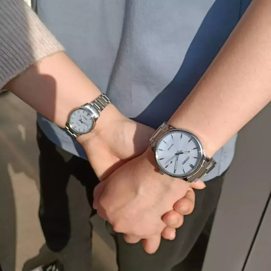 CITIZEN 星辰 | PAIR系列 EW2318-73L | 冰河藍 光動能簡約女錶實戴展示