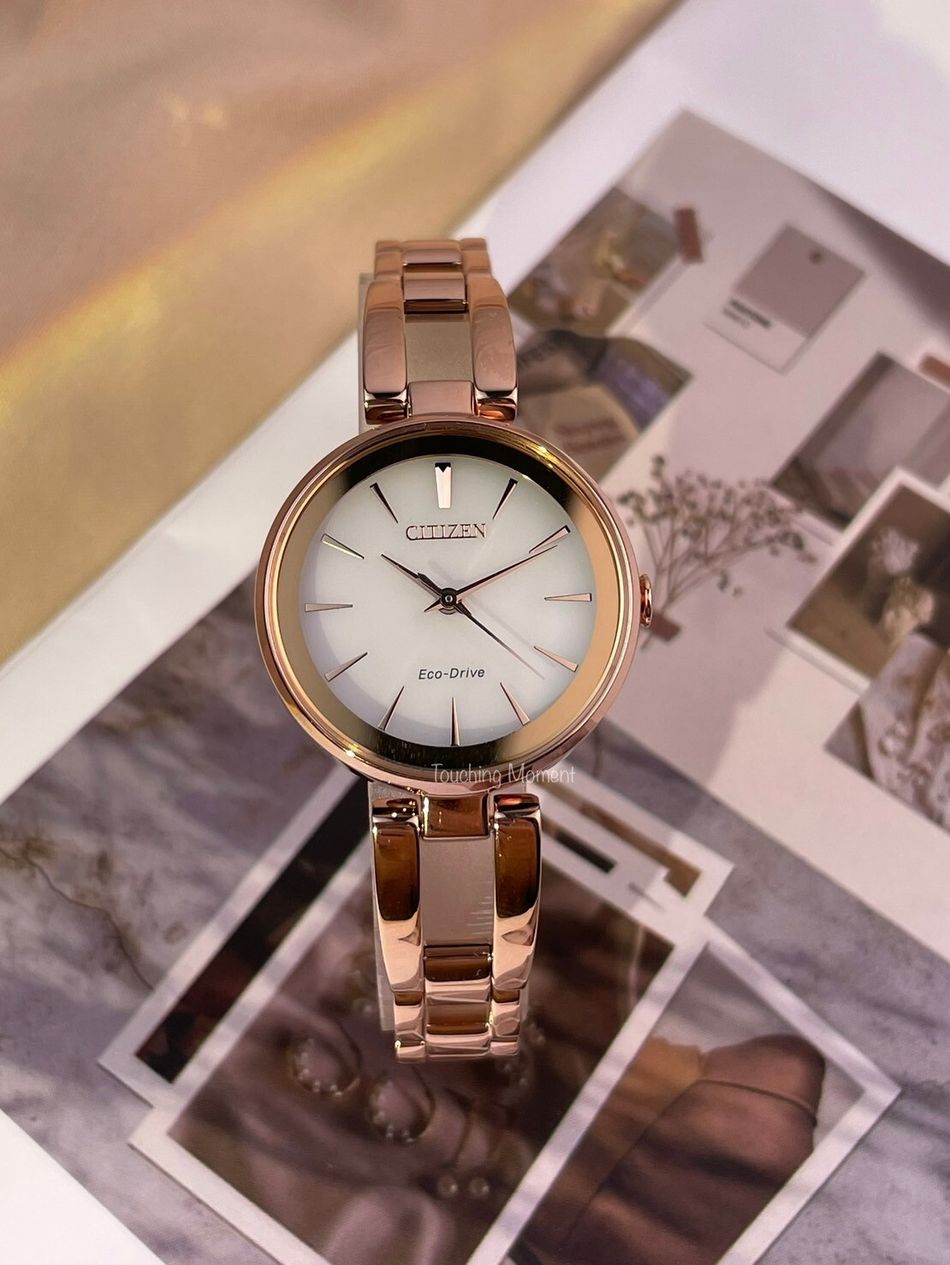 CITIZEN星辰 | LADY'S系列 EM0639-81A | 白面 玫瑰金框 手環式錶帶光動能腕錶 女錶 正面展示