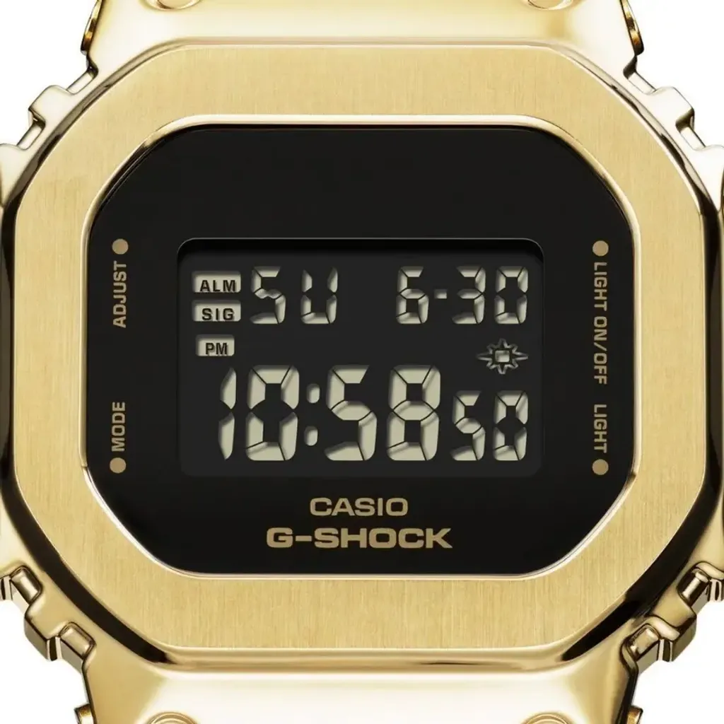 CASIO G-SHOCK |  GM-S5600GB-1 | 黑金配色 奢華新潮外觀錶款 錶面細節
