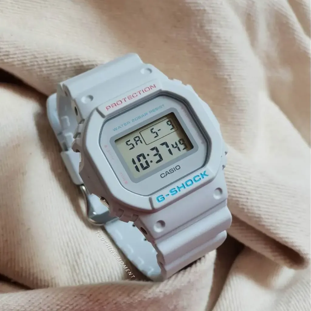 CASIO G-SHOCK | DW-5600SC-8 | 夏季亮色 霧灰 運動潮流錶 正面展示