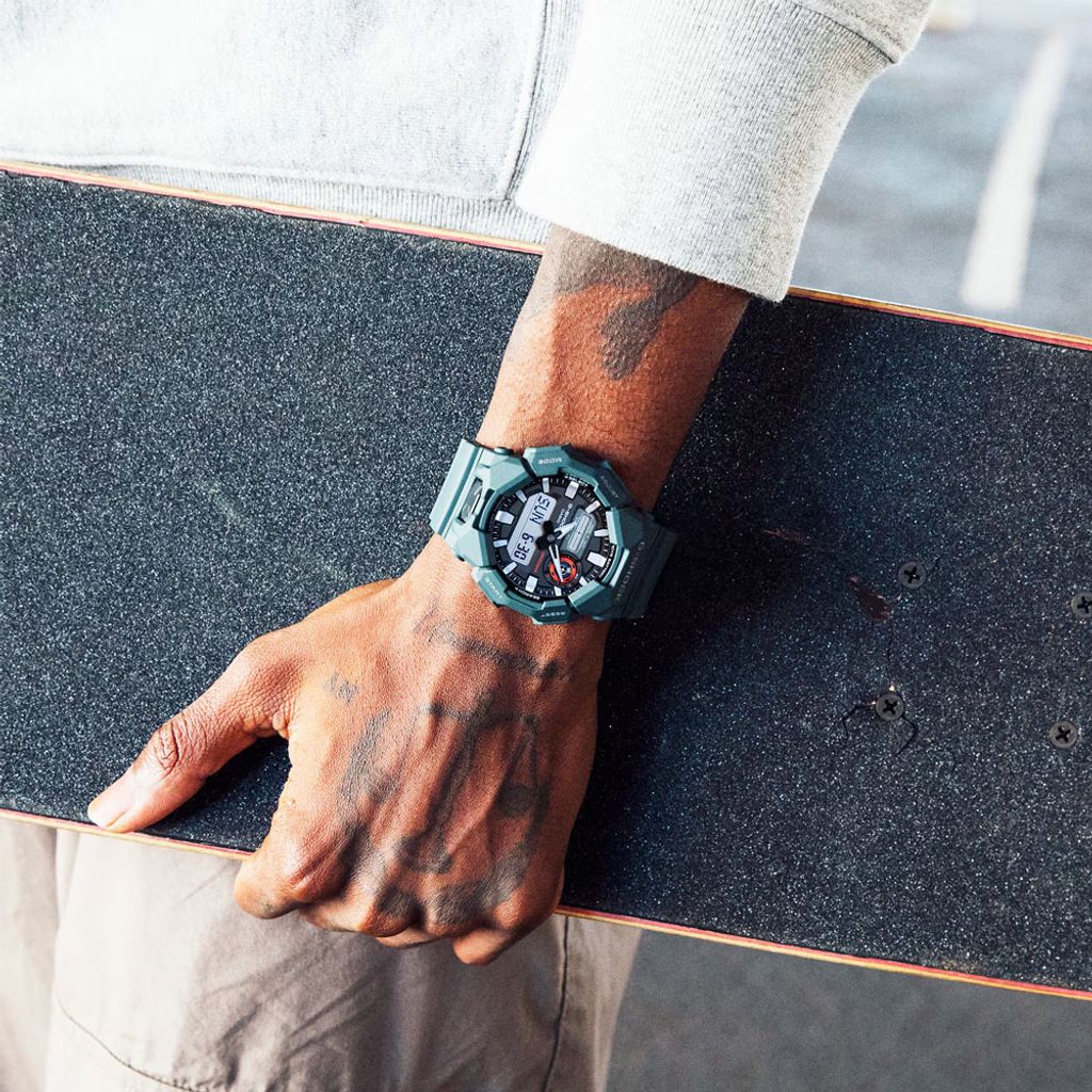 CASIO G-SHOCK | GA-010-2A | 灰綠 長效電池 雙顯腕錶 實戴細節